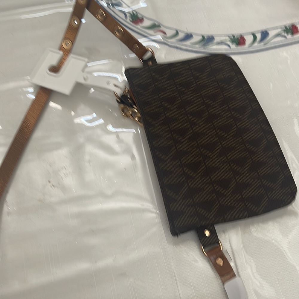MICHAEL KORS NEW BELTED WALLET SIZE LARGE - Picture 3 of 7